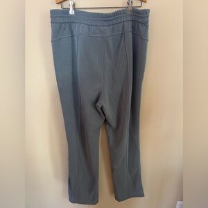 Lululemon size 16 pants